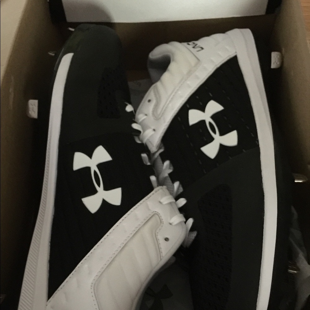 SOLD ⚾️ NWT ⚾️ Under Armour Cleats